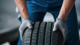 Pneus usés au printemps : pourquoi vérifier l’adhérence, le freinage et le risque d’aquaplaning ? - Actu auto du 18 mars